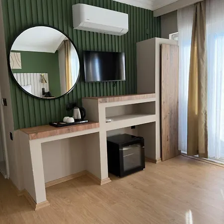 Hotel Red Castle & Pub