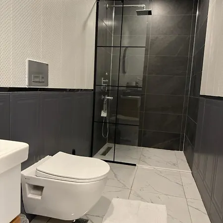 Red Castle & Pub Hotel