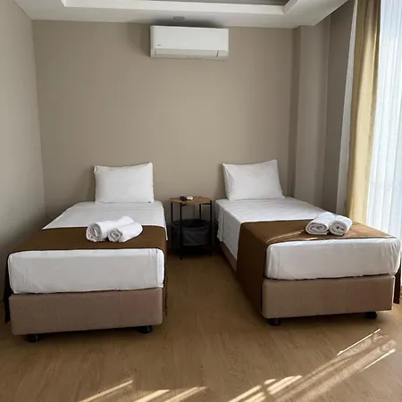 Hotel Red Castle & Pub