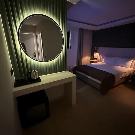 Red Castle & Pub Hotel