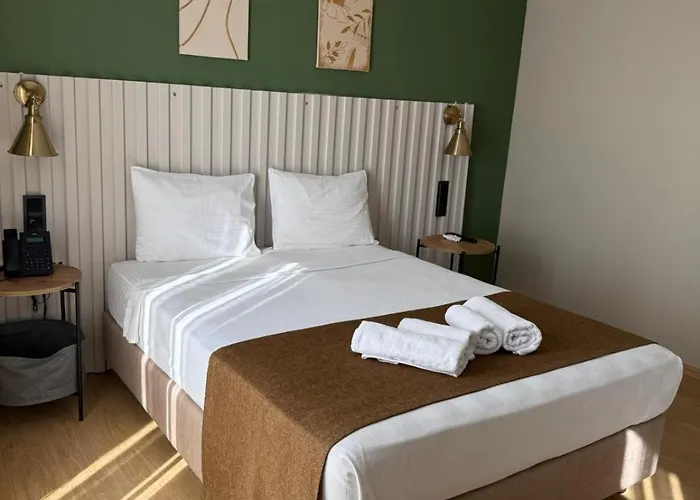 Red Castle & Pub Hotel