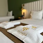 Red Castle & Pub Hotel 3*